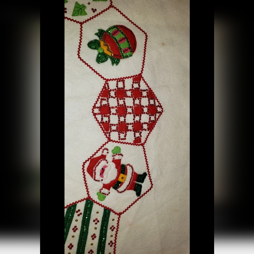 Mid-Century Bucilla Christmas Tree Skirt - Picture 4 of 12